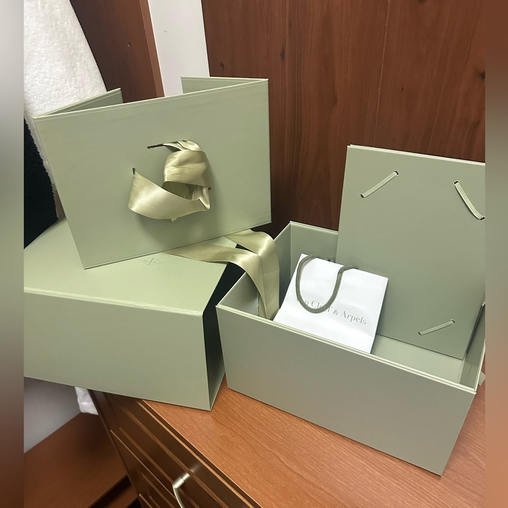 Van Cleef & Arpels Empty Gift Box - image 2